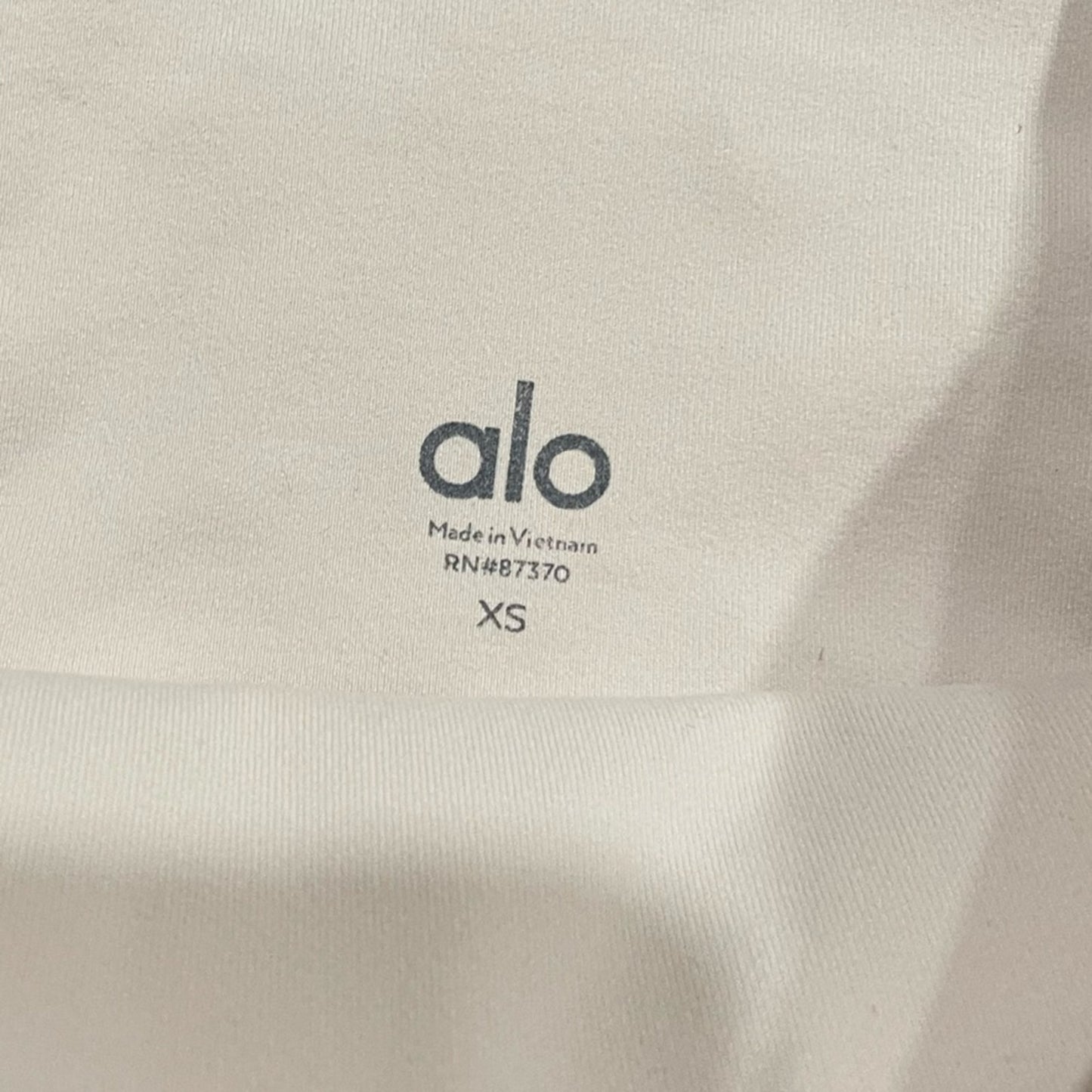 Alo Yoga | SET! Wild Thing Bra + 5" Airbrush High-Waist Biker Short Ivory 2/4